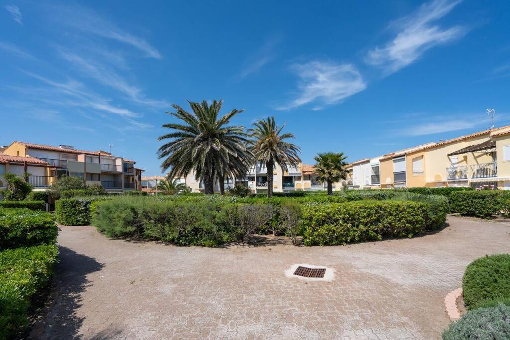 5 Personnes Vue * Agde